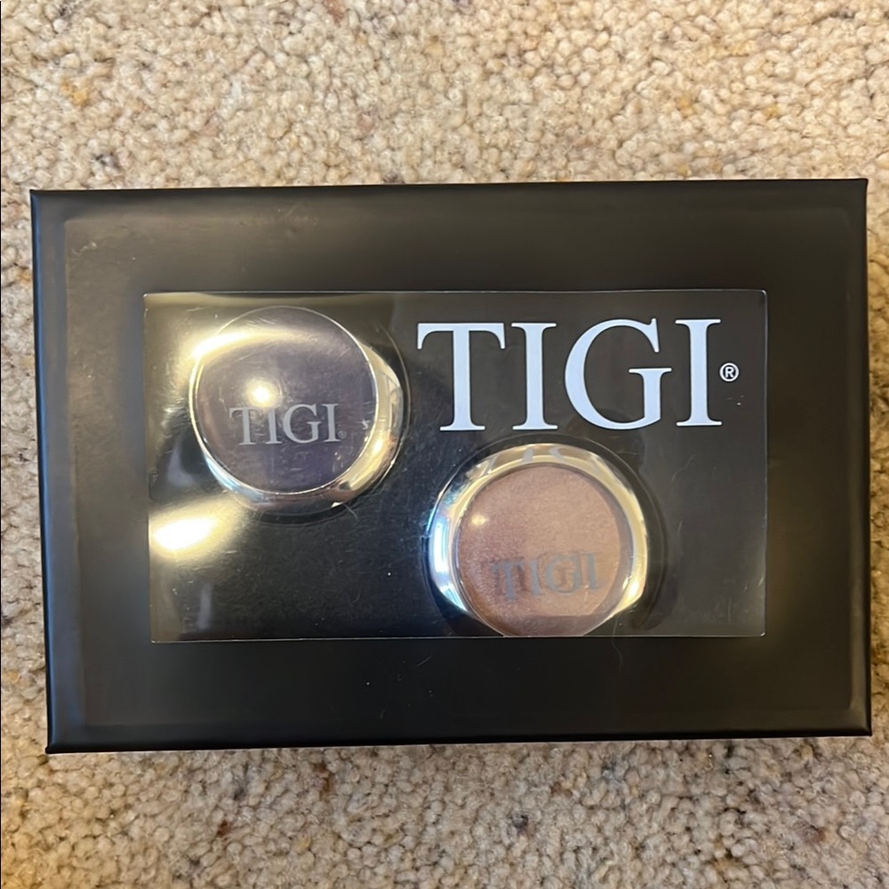TIGI Eyeshadow Set in Purple Haze and Natural